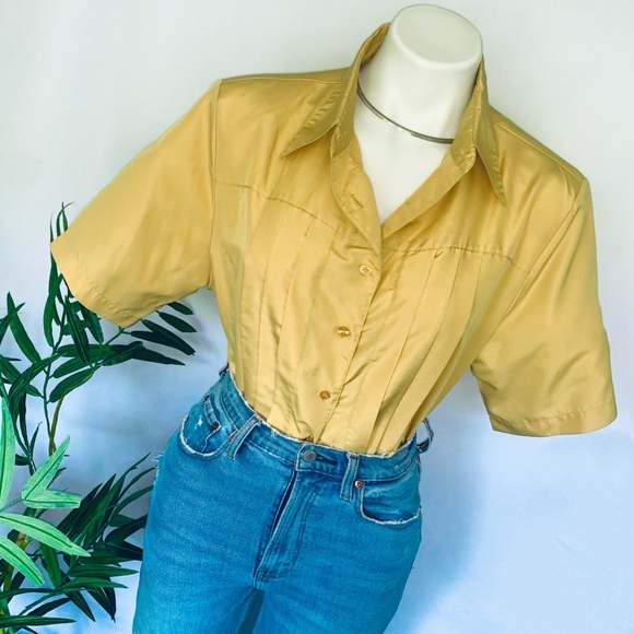 v i n t a g e :: Pleated Boxy Mustard Buttoned Blouse - Picture 2 of 7